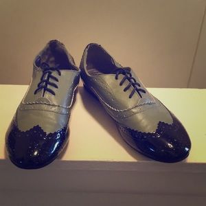 Saddle shoes